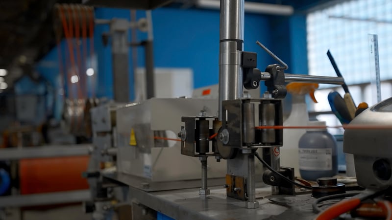 Glue pumping system manufacturing line