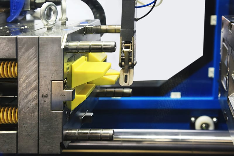 Plastic injection molding machine