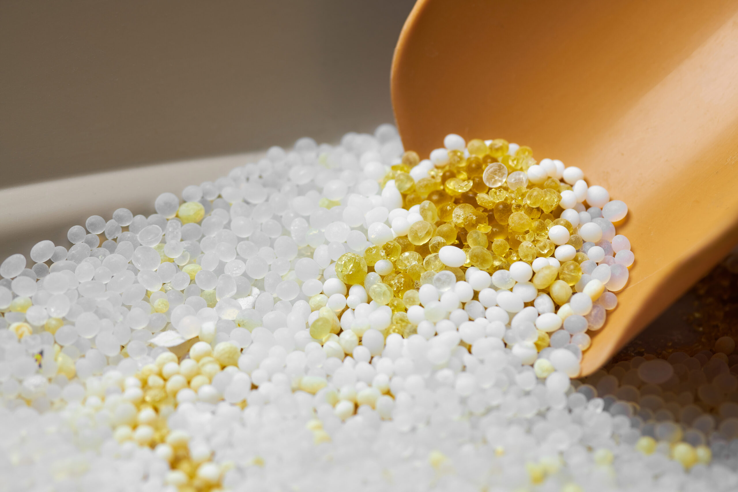 Silica gel in litter box