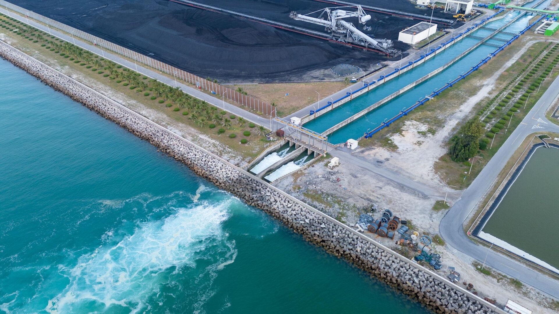 Power plant cooling loop